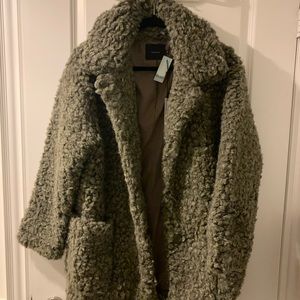 Brand new Aritzia faux Sherpa jacket